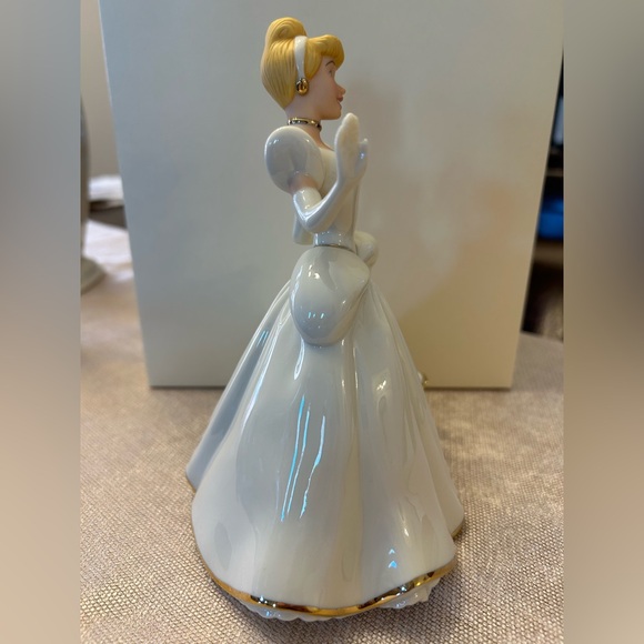 NIB Lenox Classics Disney Showcase Collection Cinderella - Picture 3 of 8